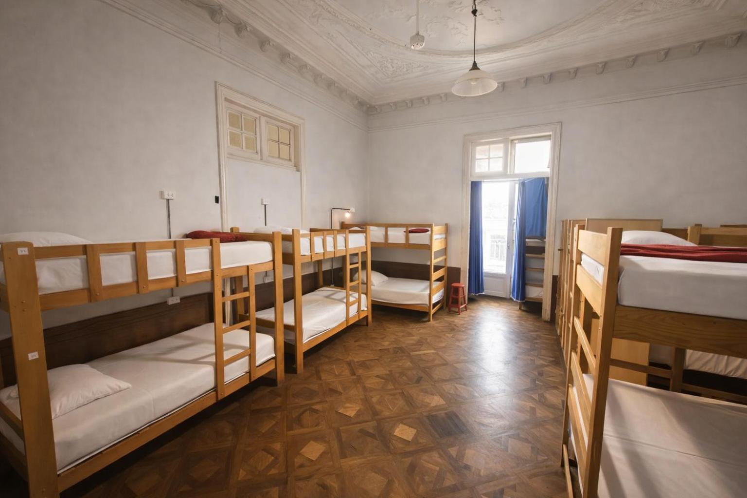 Single Bed 18-Mixed Dormitory Room