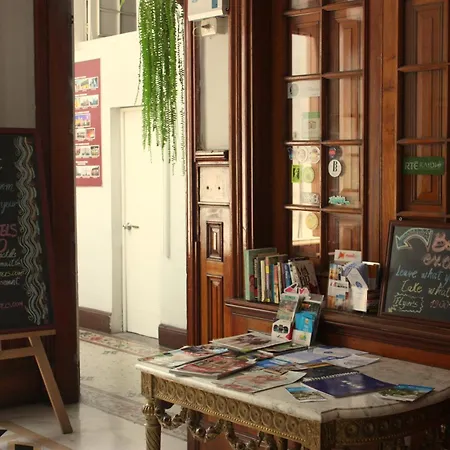 1900 Backpacker'S Hostel-3